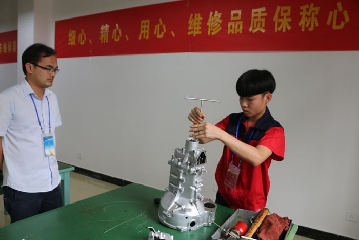 汽车手动变速器拆装 (2).JPG