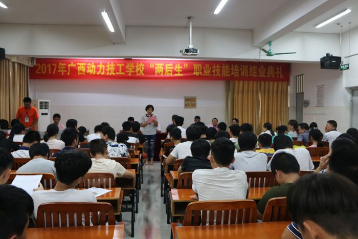 02优秀学员代表施秋莲代表发言IMG_.JPG