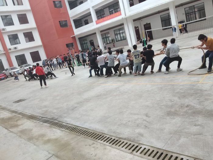 拔河比赛满落下帷幕