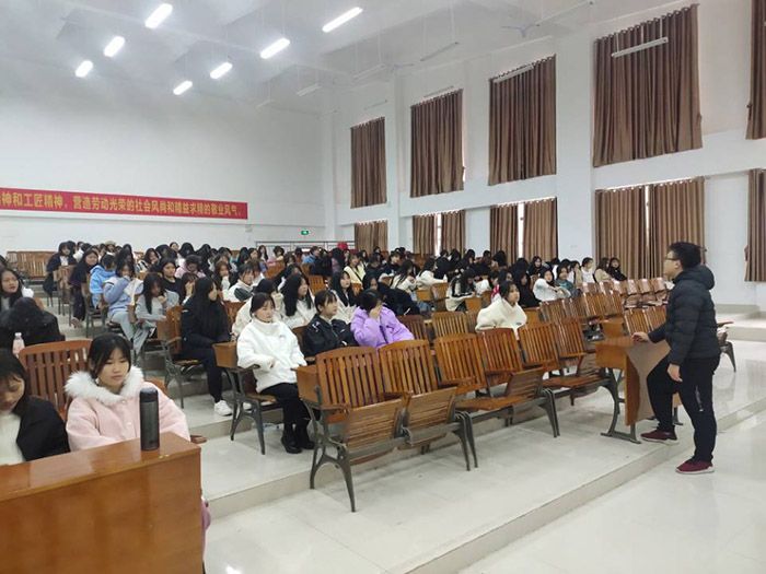 女生讲座2.jpg