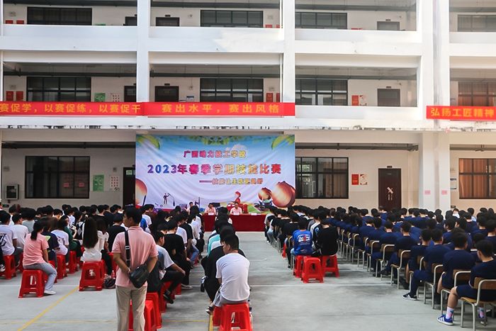 许钟尤校长在启动仪式上致辞.jpg