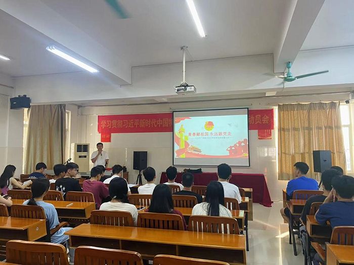 青春献祖国 永远跟党走——我校举行新团员入团仪式