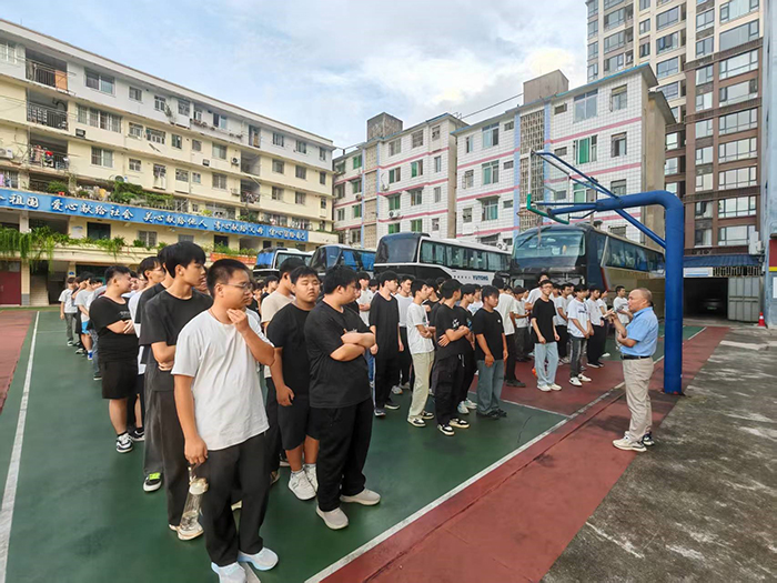 砥砺匠心赴粤岗 职教报国谱新篇 ——广西动力技工学校2025级学子启程赴广东开展岗位实习